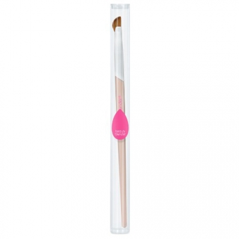 Скошенная кисть для макияжа глаз Beautyblender Wing Man Curved Eyeliner Brush